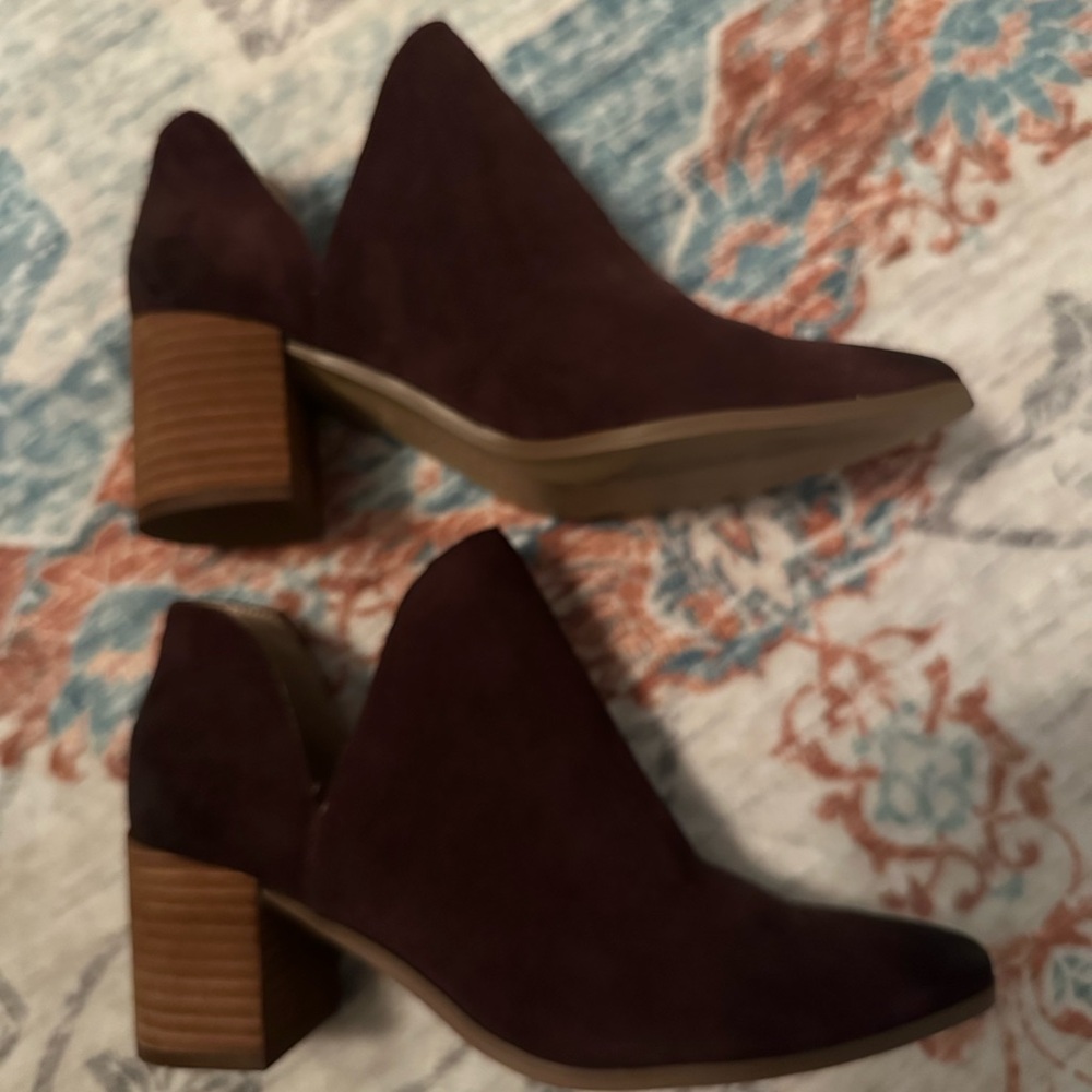 Charles by Charles David Burgundy Suede Ankle Boots 8.5
